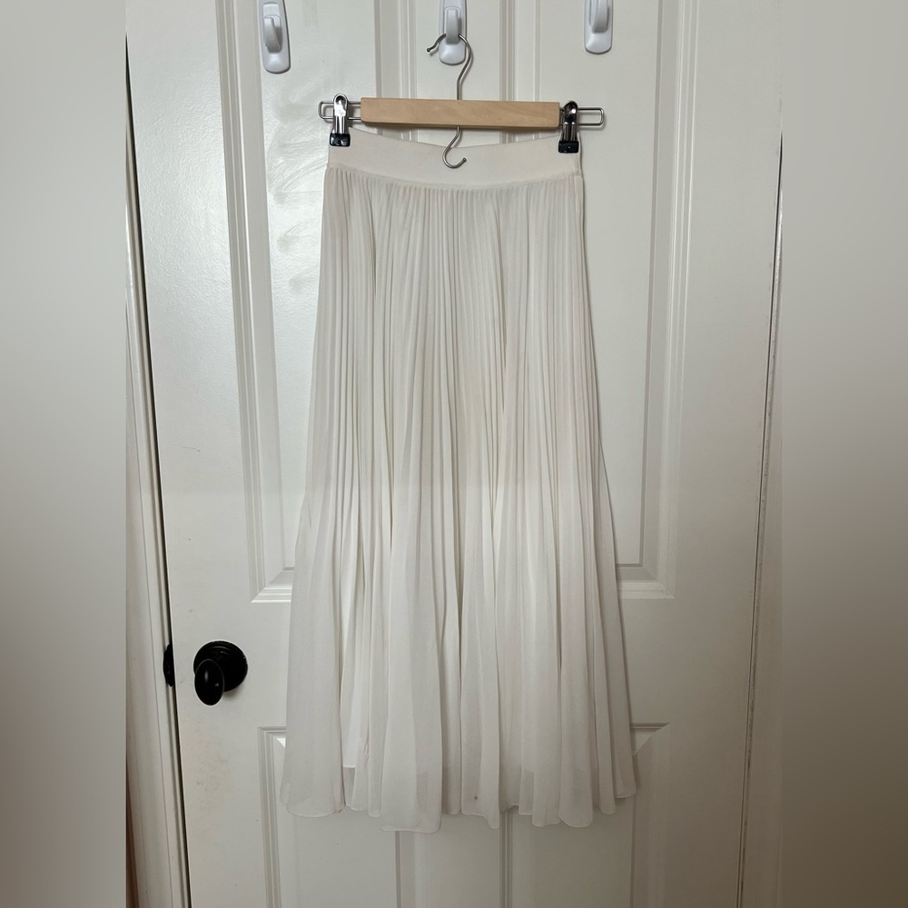 Aritzia Wilfred Twirl Pleated Skirt White
